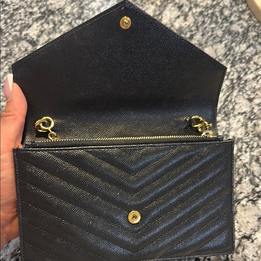 CASSANDRE ENVELOPE CHAIN WALLET IN GRAIN DE POUDRE LEATHER
NOIR - Picture 2 of 8